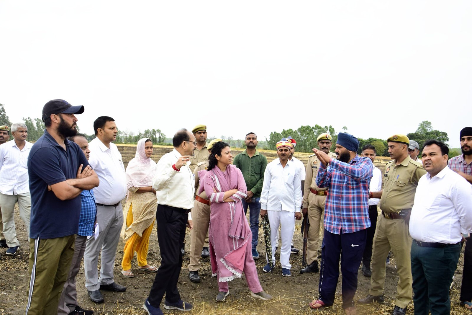सीएम योगी ने अधिकारियों को लापरवाही पर कड़ी कार्रवाई की दी चेतावनी