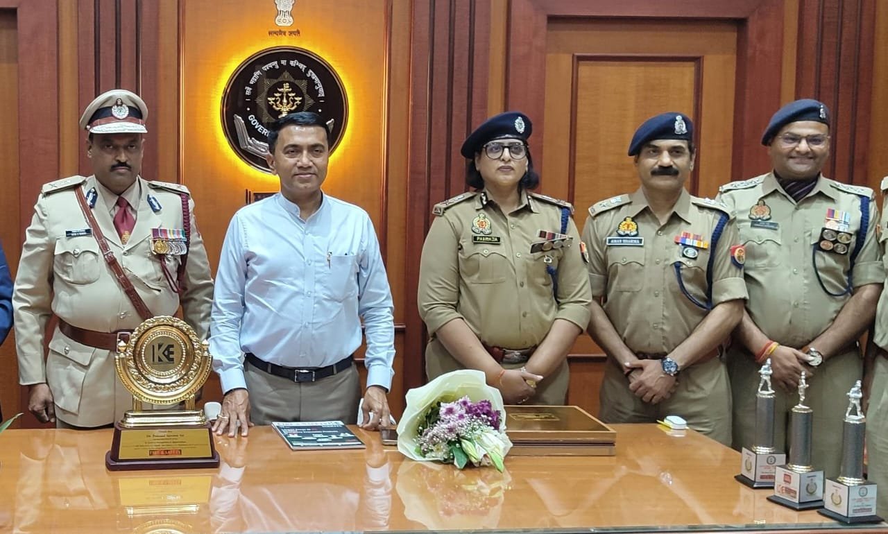गोवा के मुख्यमंत्री डॉ प्रमोद सावंत ने अपने आवास पर उत्तर प्रदेश के अग्निशमन अधिकारियों को किया सम्मानित