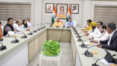 मुख्यमंत्री योगी आदित्यनाथ और केंद्रीय मंत्री प्रहलाद जोशी ने की पीएम सूर्य घर मुफ्त बिजली योजना, पीएम कुसुम योजना और रबी विपणन वर्ष 2025-26 के अंतर्गत गेहूं खरीद की संयुक्त समीक्षा बैठक