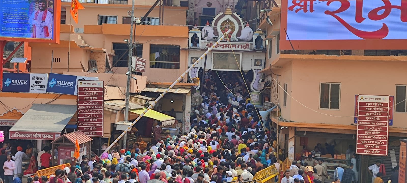 चैत्र पूर्णिमा, हनुमान जन्मोत्सव व रामलला छठी उत्सव पर बड़ी संख्या में अयोध्या पहुंचे श्रद्धालु