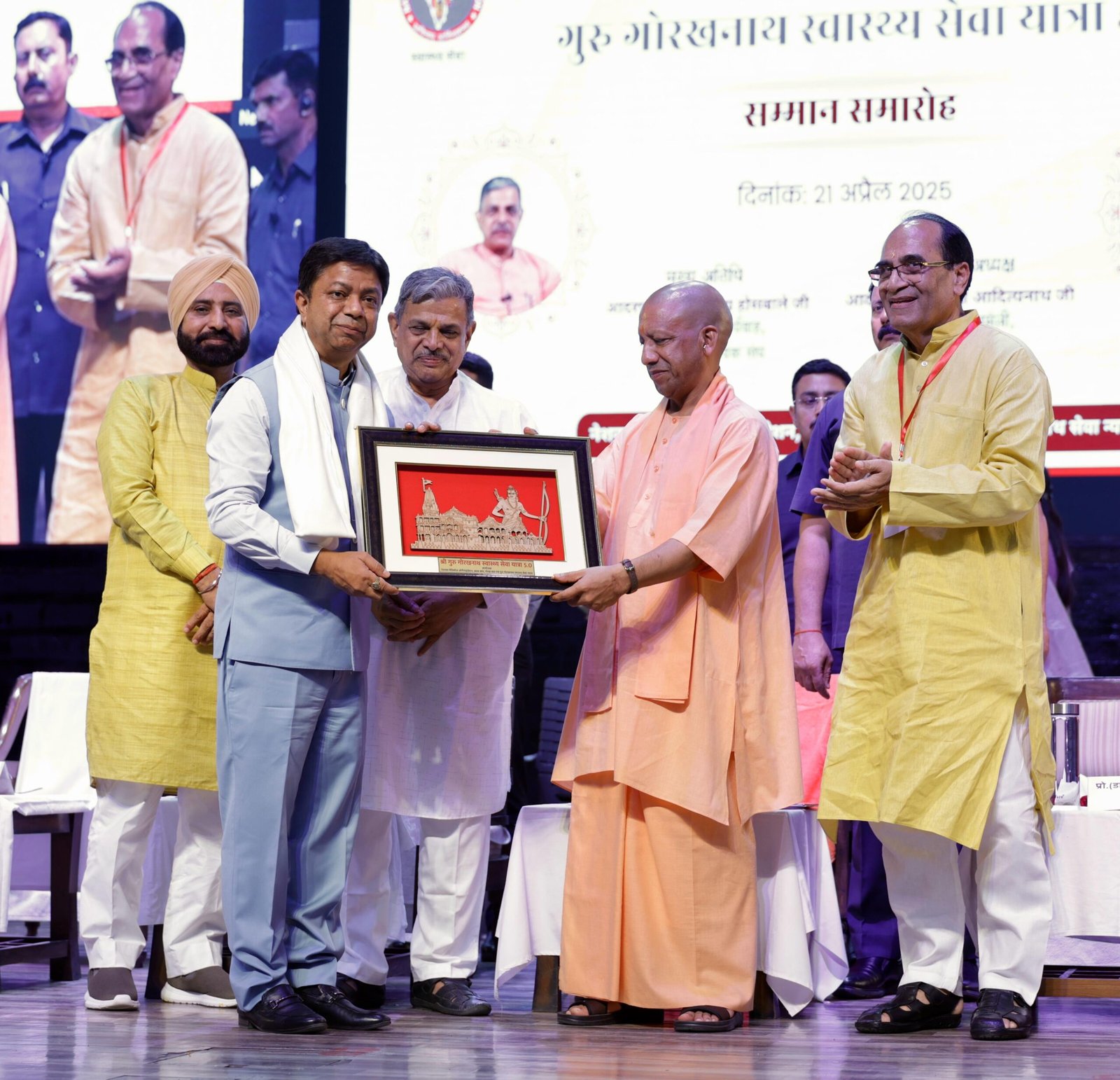 कुछ मिशनरी और वामपंथी कर रहे थे जनजातीय समाज का ब्रेनवॉश : योगी