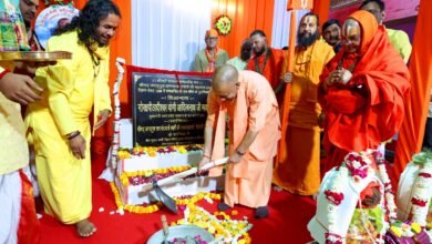 मुख्यमंत्री योगी आदित्यनाथ ने किया प्राचीन श्रीराम मंदिर का भूमि पूजन