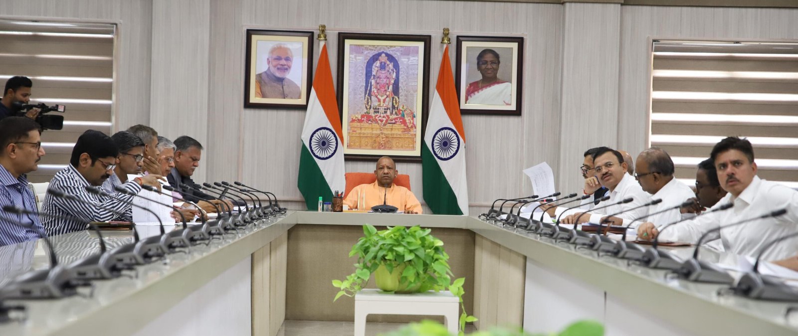 मुख्यमंत्री का निर्देश, आउटसोर्सिंग कार्मिकों को भी मिले मेडिकल सुविधा, मातृत्व अवकाश, दुर्घटना बीमा, पेंशन एवं पारिवारिक पेंशन सहित सभी लाभ