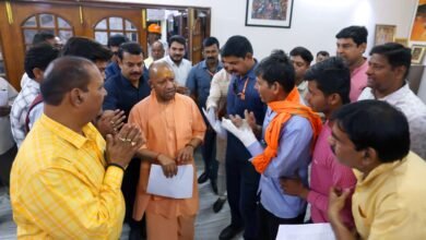 अचानक पीएम के जनसंपर्क कार्यालय पहुंचे सीएम