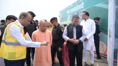 सीएम योगी ने निर्माणाधीन गंगा एक्सप्रेसवे का किया भ्रमण और प्रगति का लिया जायजा
