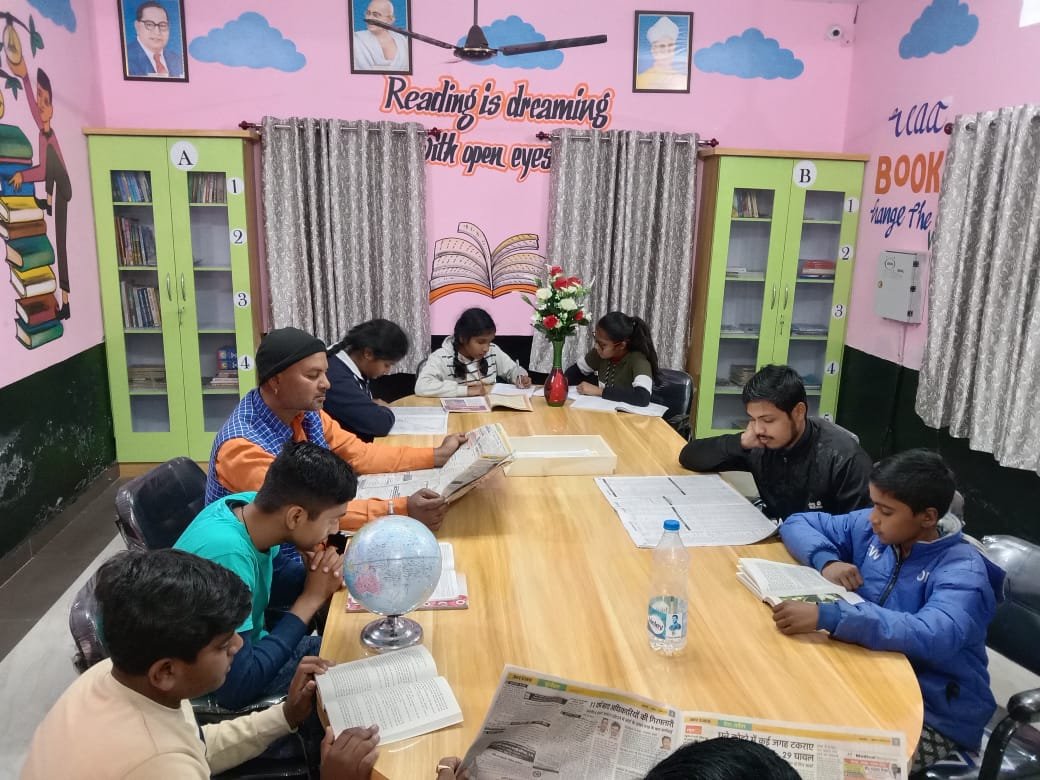 वाराणसी के 356 ग्रामीण पुस्तकालय खोलकर शिक्षा की रोशनी फैला रही सरकार