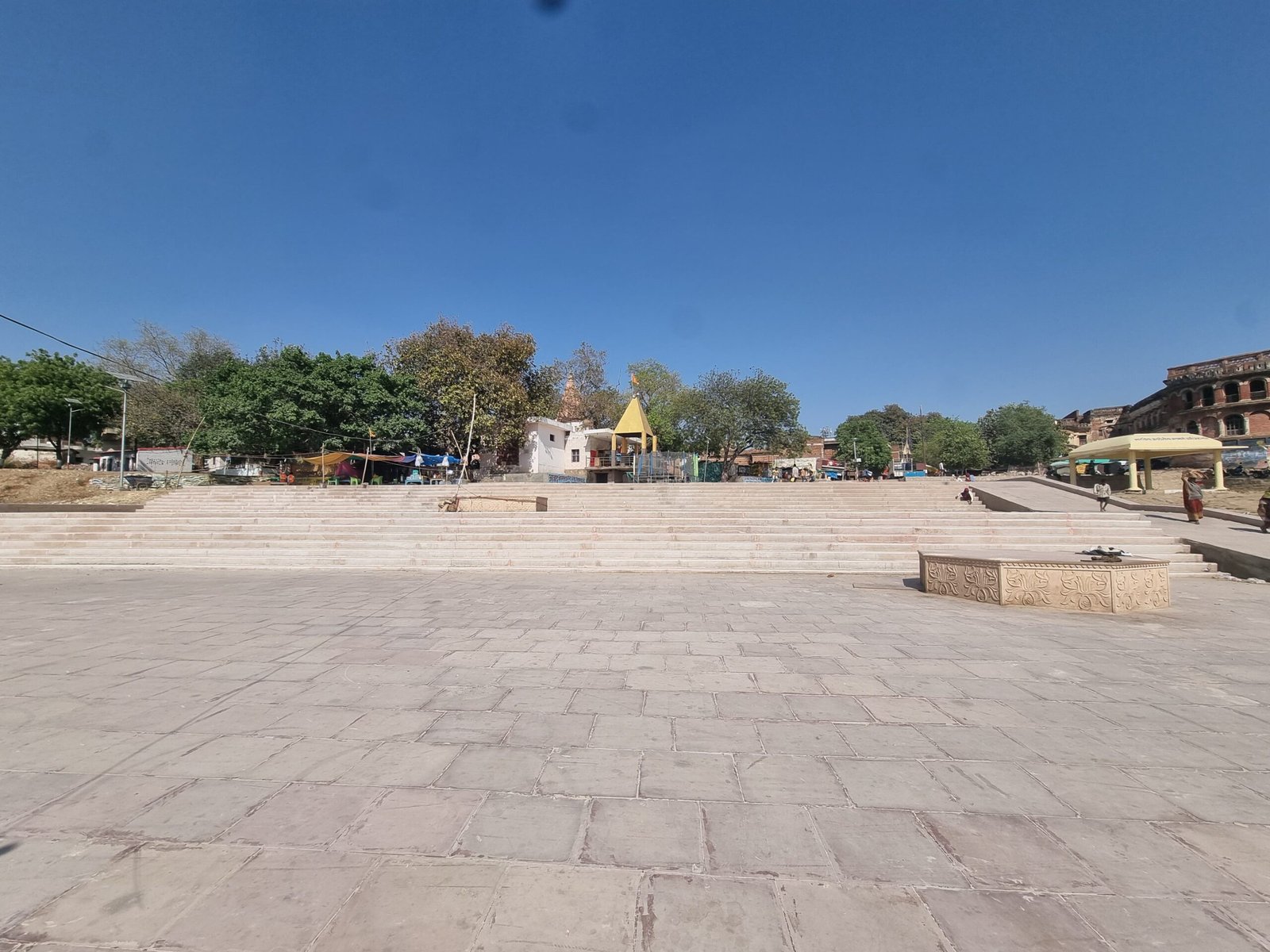 योगी सरकार ने पूर्व प्रधानमंत्री लाल बहादुर शास्त्री के नाम से बनवाया पक्का घाट