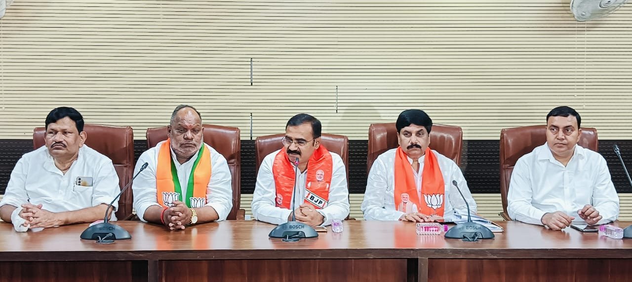 106 करोड़ का बोनस बनास से जुड़े किसानों को होगा ट्रांसफर.प्रधानमंत्री नरेंद्र मोदी 11 अप्रैल को काशी आएंगे, मेंहंदीगंज में विशाल जनसभा को करेंगे संबोधित.