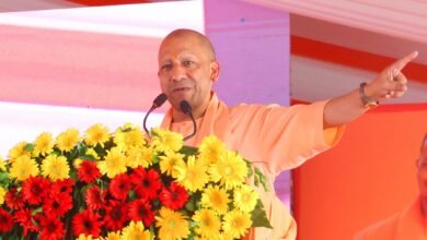 बंगाल में दंगाइयों के उत्पात पर सीएम ममता बनर्जी पर जमकर बरसे मुख्यमंत्री योगी आदित्यनाथ