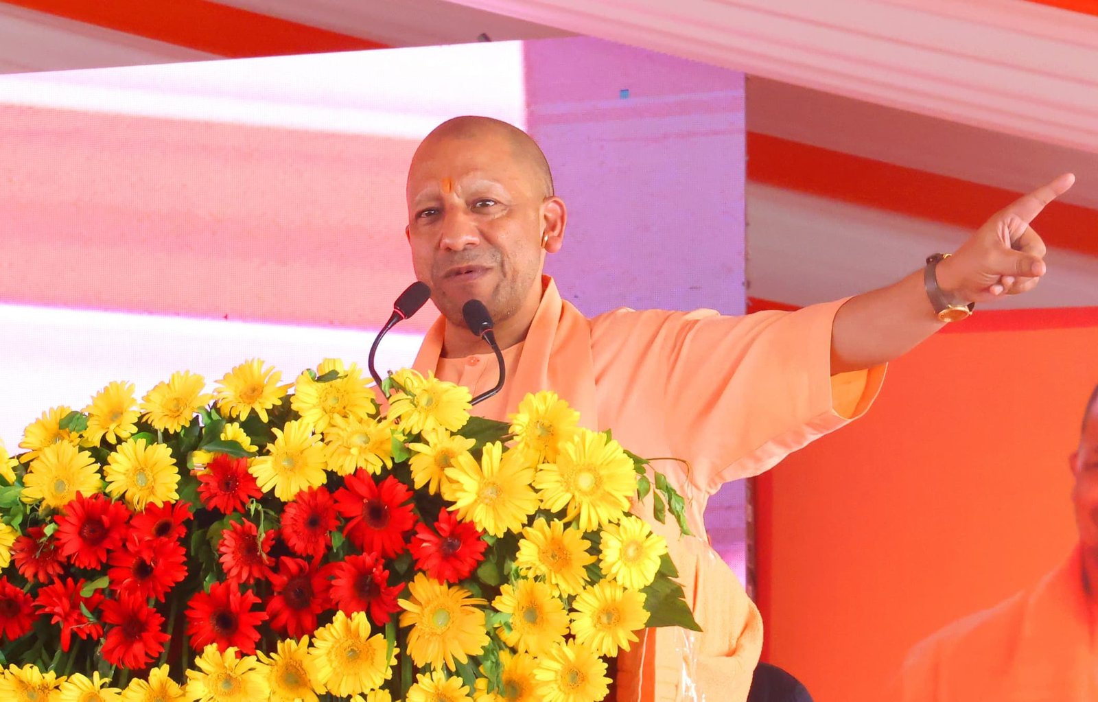 बंगाल में दंगाइयों के उत्पात पर सीएम ममता बनर्जी पर जमकर बरसे मुख्यमंत्री योगी आदित्यनाथ