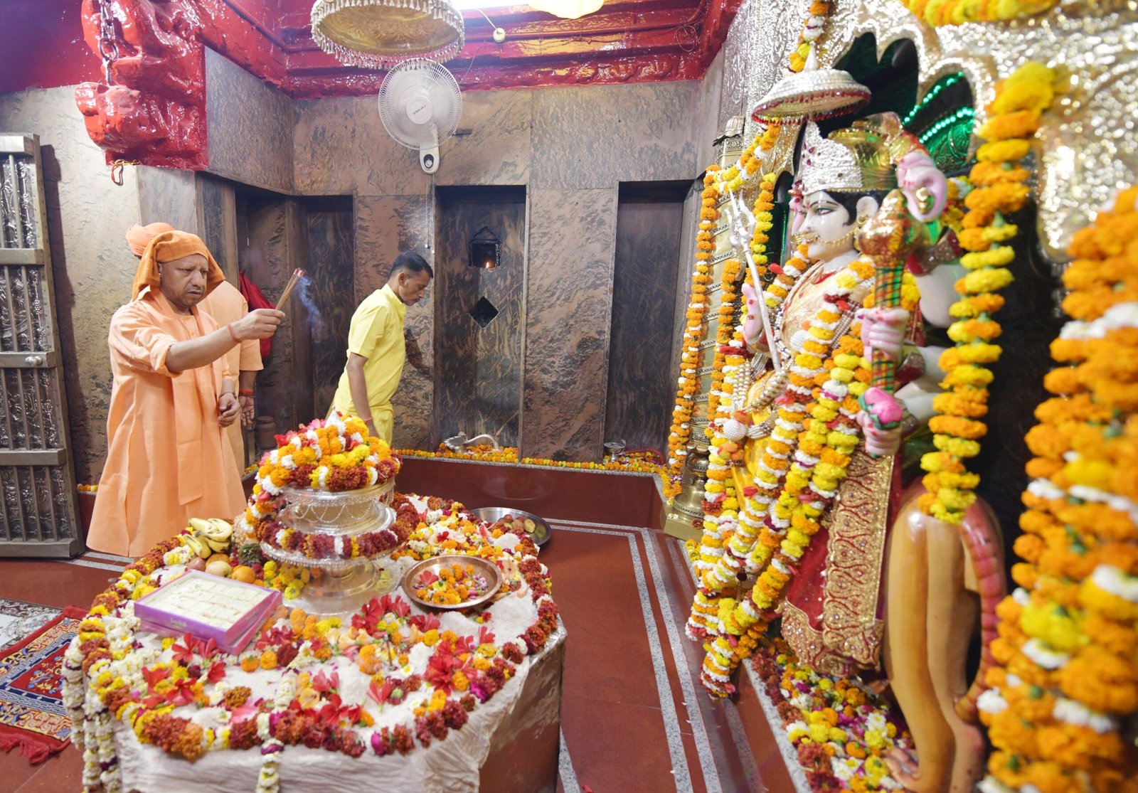 सीएम योगी ने मां पाटेश्वरी से की प्रदेशवासियों के सुख, समृद्धि और कल्याण की कामना
