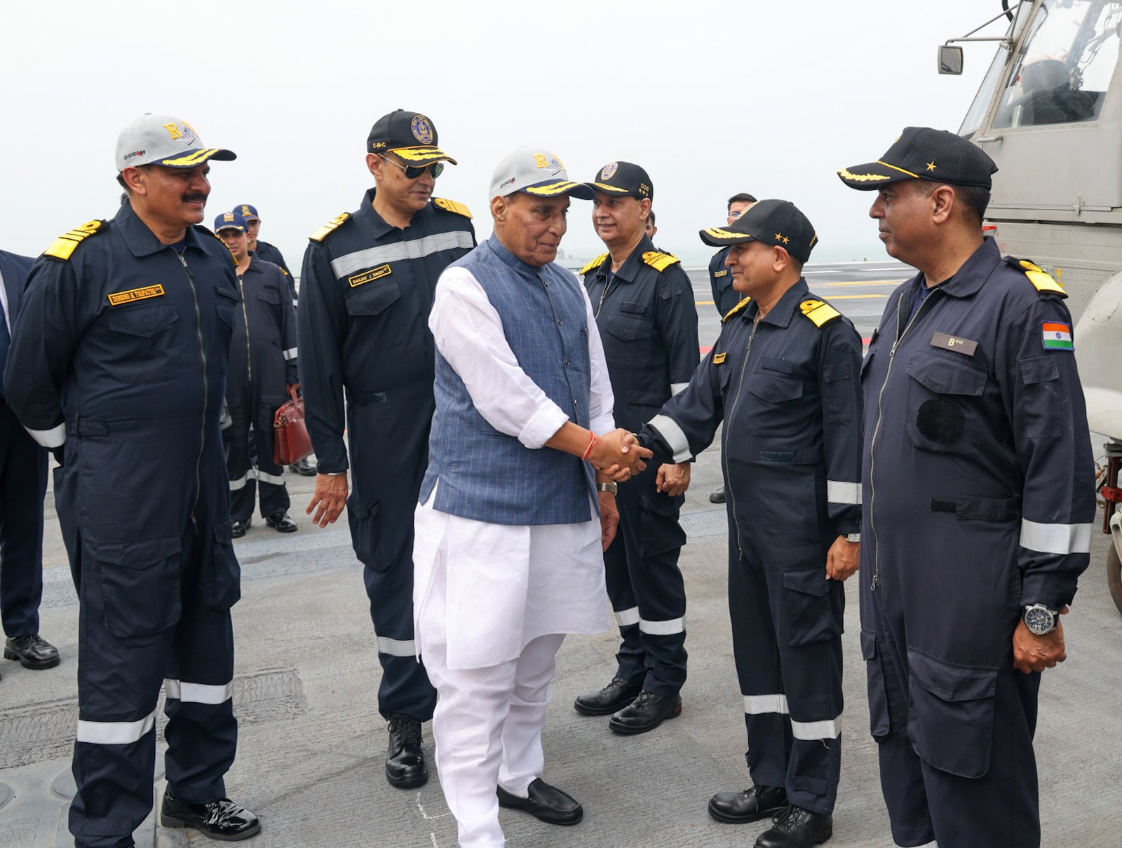 "हमारे शक्तिशाली कैरियर बैटल ग्रुप ने शांत रहते हुए भी, यह सुनिश्चित किया कि पाकिस्तानी नौसेना आगे न बढ़े अन्यथा उसे परिणाम भुगतने पड़ते"