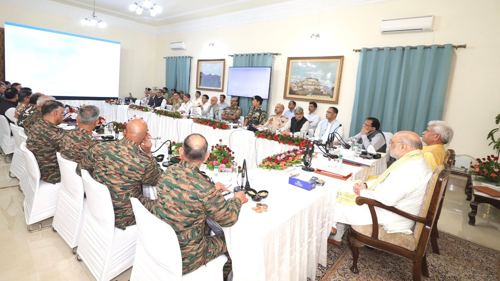 आतंकवाद और बातचीत साथ-साथ नहीं चल सकते , खून और पानी भी एक साथ नहीं बह सकते : शाह