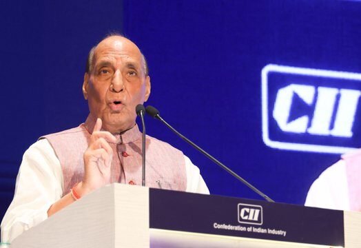 पांचवीं पीढ़ी का स्वदेशी लड़ाकू विमान भारतीय एयरोस्पेस क्षेत्र को देगा नयी ऊंचाई: राजनाथ