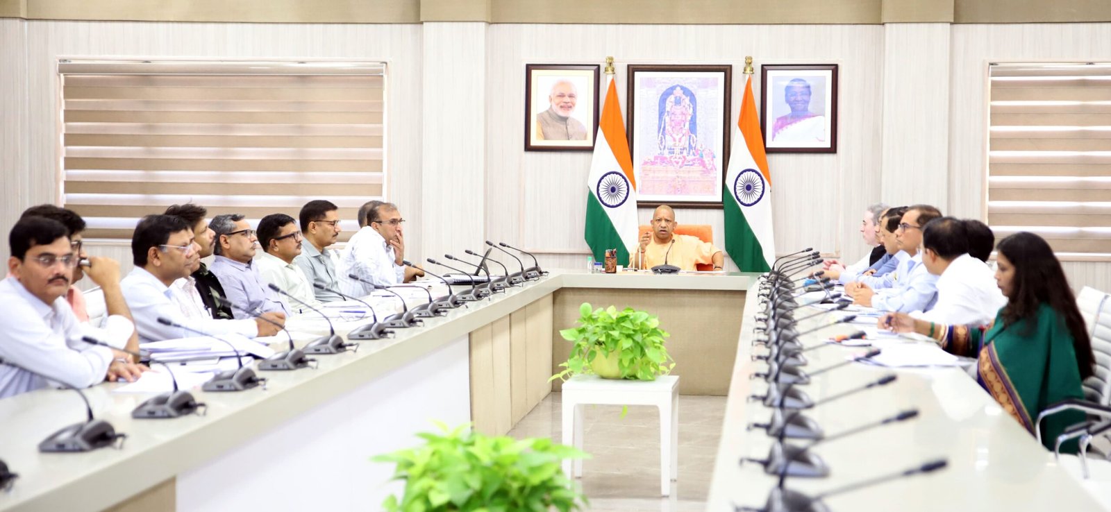 सीएम योगी का निर्देश — सीएम फेलो की तैयार करें रैंकिंग, प्रदर्शन की हो समीक्षा, विकास की दौड़ में कोई विकास खंड अब नहीं रहेगा पीछे