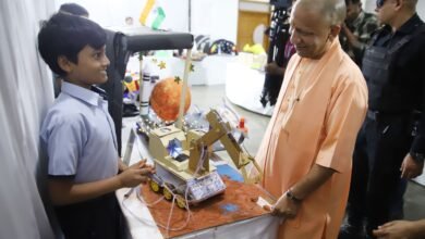 छात्रों को केवल ज्ञान नहीं, बल्कि उनमें देशभक्ति और नैतिकता रोपना भी शिक्षकों का उत्तरदायित्व