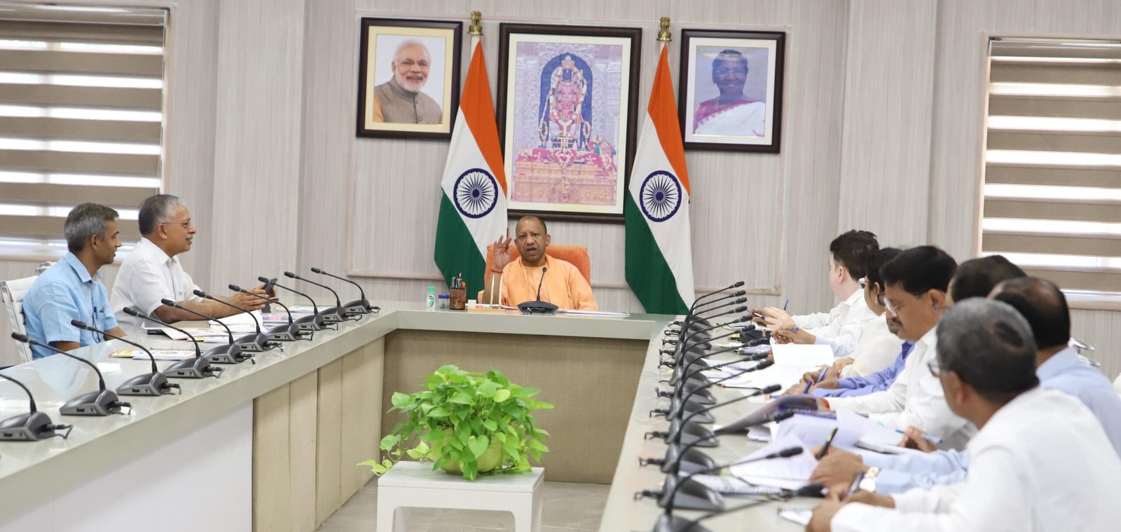 खाद्य पदार्थों में मिलावट और नकली दवाओं के कारोबार में संलिप्त अपराधियों के खिलाफ मुख्यमंत्री ने दिए सख्त कार्रवाई के निर्देश