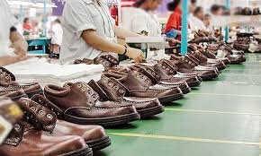 पार्क में यूनिफॉर्म शूज़, स्पोर्ट्स शूज़, कैजुअल शूज़, मोकासिन्स, बैलेरिनास, सैंडल्स, पीवीसी शूज़ और फिनिश्ड लेदर उत्पादों के निर्माण की अपार संभावनाएं