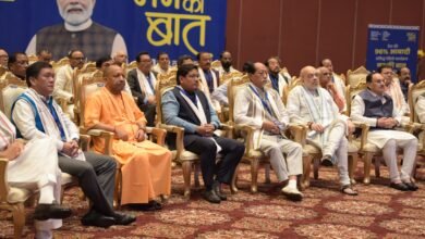 मुख्यमंत्री योगी आदित्यनाथ ने नई दिल्ली में सुनी पीएम के 'मन की बात'