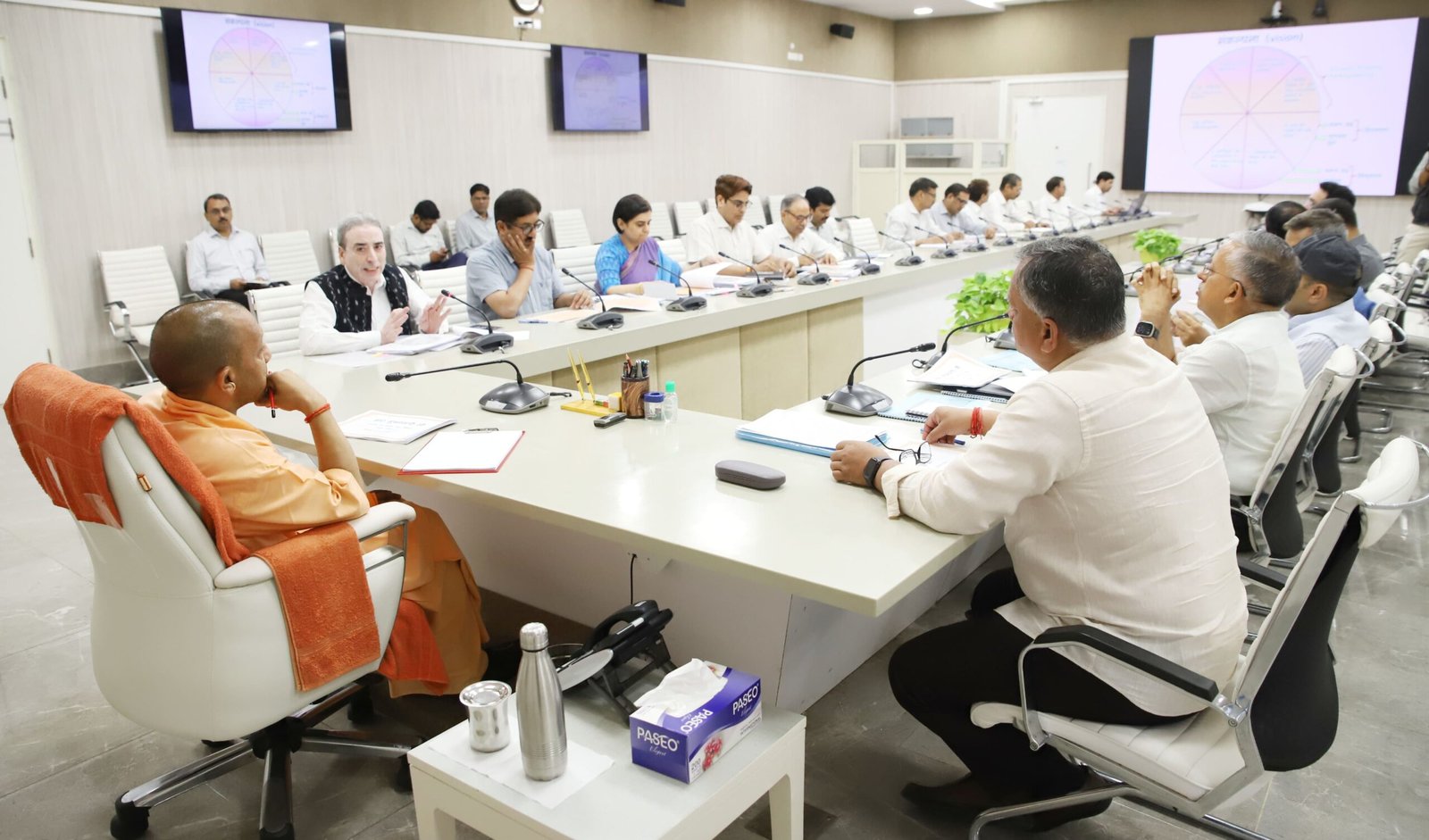 मुख्यमंत्री ने की राजस्व विभाग की समीक्षा, कहा, तय समयसीमा में ही हो जनहित के मामलों का निस्तारण
