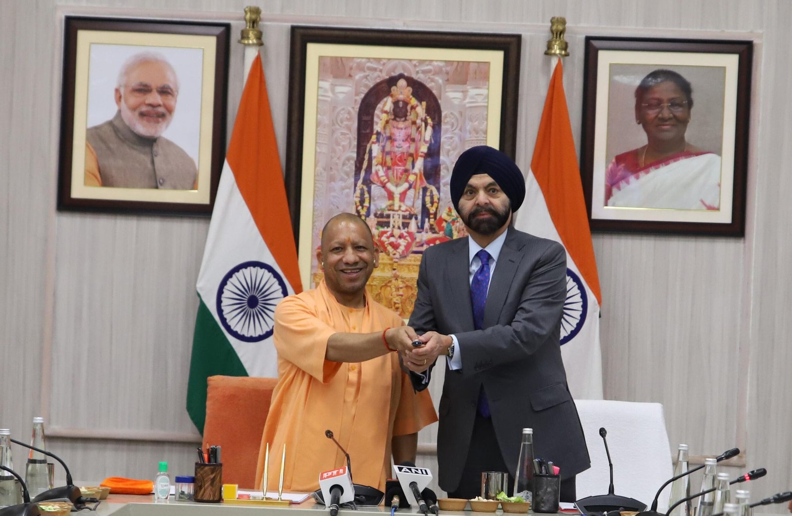 उत्तर प्रदेश को ‘उन्नत प्रदेश’ बनाने की नींव तैयार, वर्ल्ड बैंक प्रेसिडेंट के साथ सीएम योगी ने दो बड़े कार्यक्रम ‘यूपी एग्रीस’ व ‘एआई प्रज्ञा’ का किया शुभारंभ.