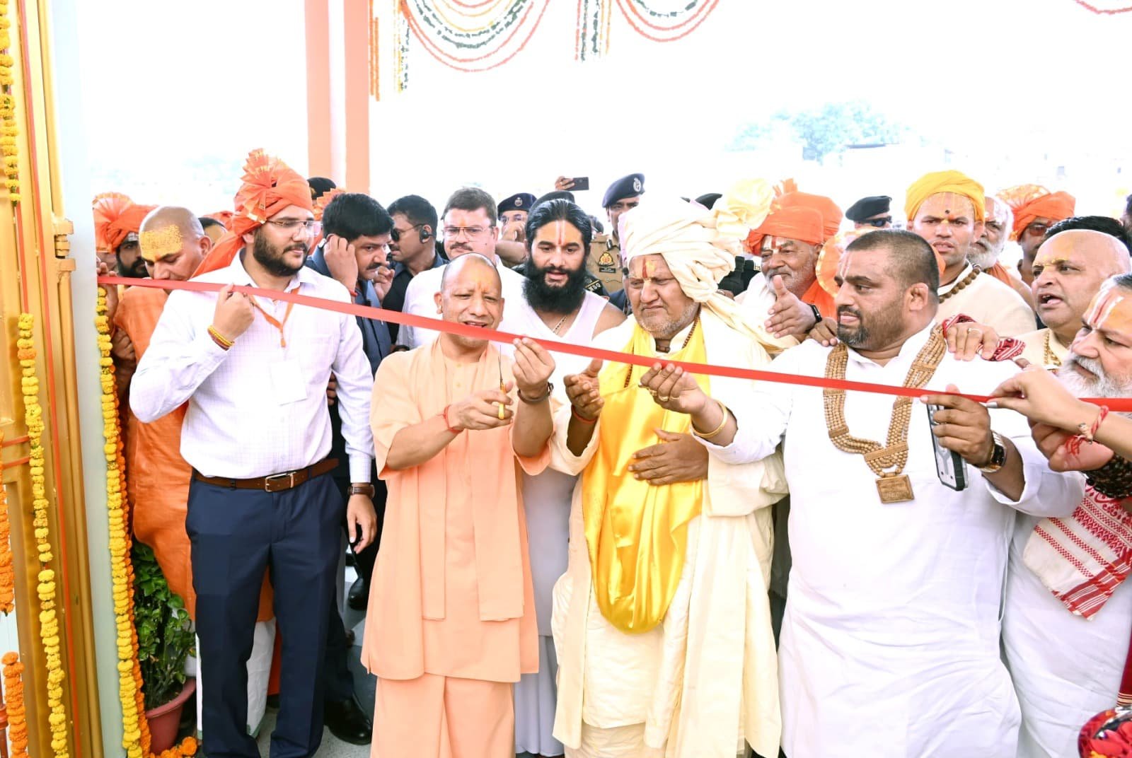 मुख्यमंत्री ने अयोध्या में श्रीहनुमत कथा मंडपम का किया लोकार्पण