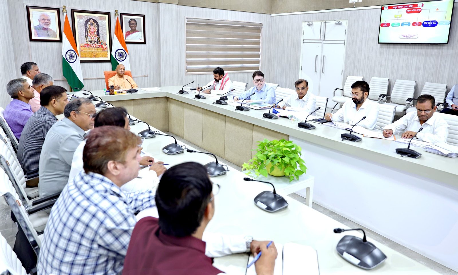 प्रदेश के प्रत्येक मण्डल में स्थापित हों आयुष महाविद्यालय: मुख्यमंत्री योगी आदित्यनाथ