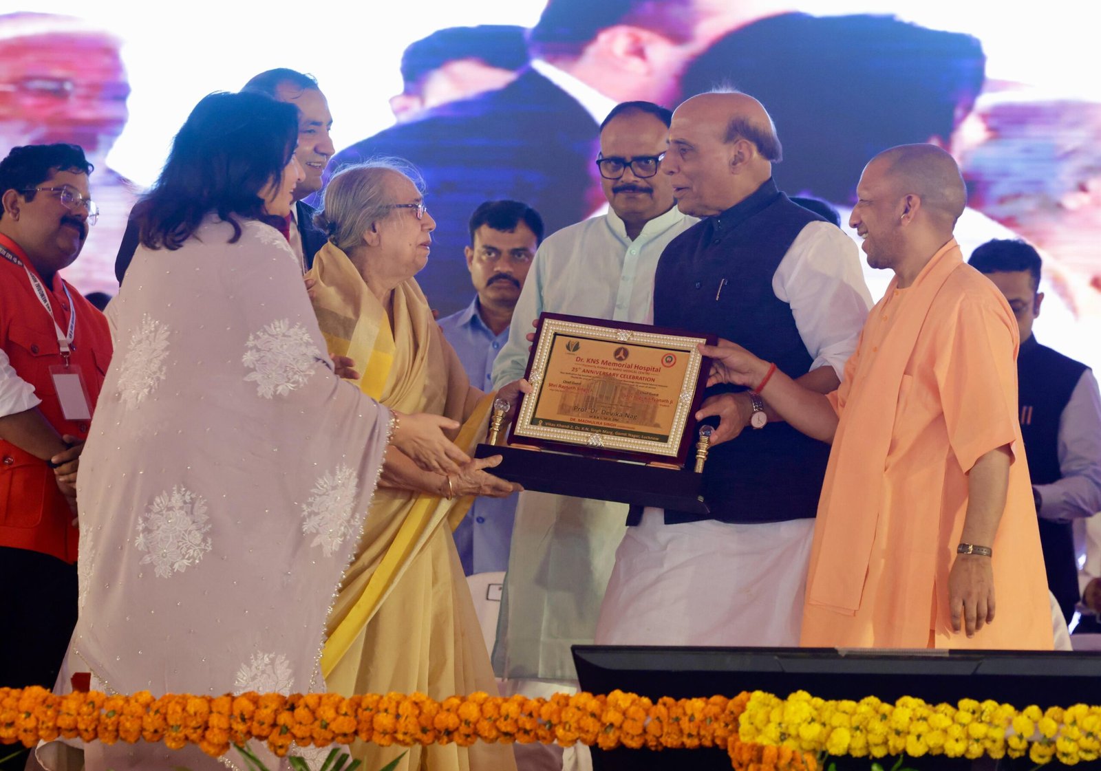 मरीज का इलाज मशीनों से हो सकता है, लेकिन ठीक होने का भरोसा डॉक्टर ही जगा सकतेः राजनाथ