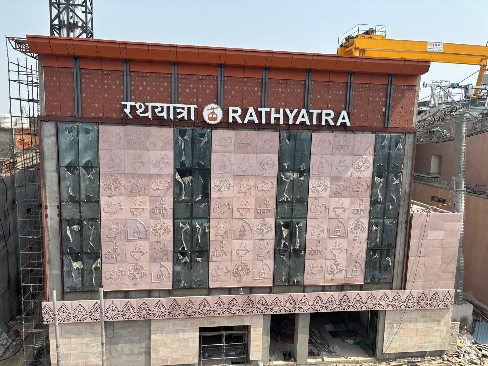 रोपवे के संचालन के लिए तीनों स्टेशनों पर लगाए जाने वाले सभी उपकरणों का 98 प्रतिशत कार्य पूर्ण