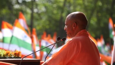 मुख्यमंत्री योगी आदित्यनाथ ने भारत शौर्य तिरंगा यात्रा का किया शुभारंभ, तिरंगा लेकर यात्रा का किया नेतृत्व