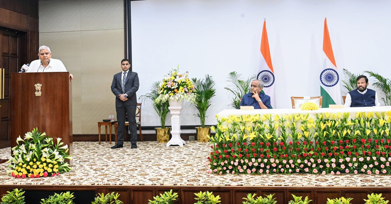 संविधान की प्रस्तावना में जोड़े गये शब्द नासूर: धनखड़