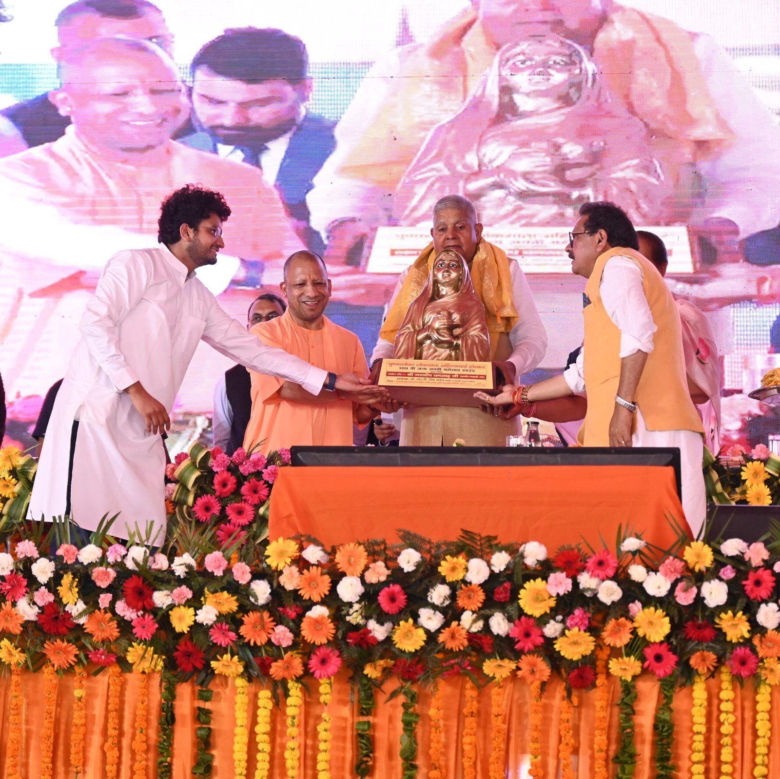 महारानी अहिल्याबाई होल्कर की जन्म त्रिशताब्दी वर्ष स्मृति अभियान- 2025 के अंतर्गत आयोजित संगोष्ठी में शामिल हुए उप राष्ट्रपति