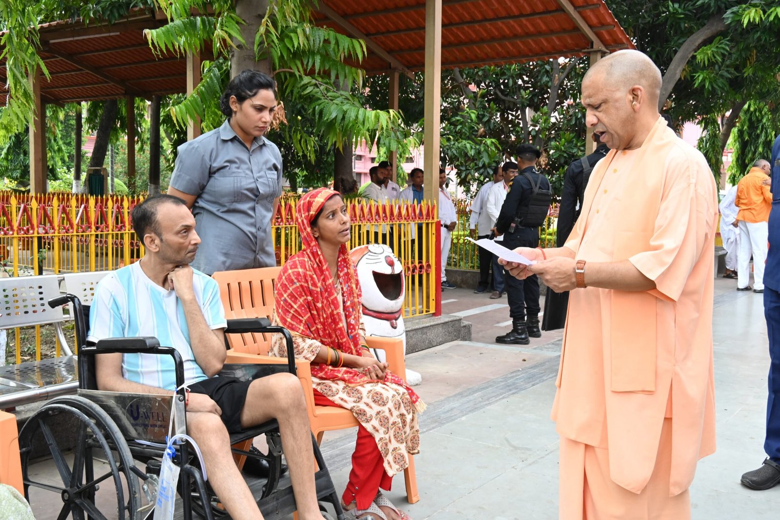 गरीबों की जमीन कब्जामुक्त कराएं, दबंगों को सबक सिखाएं : मुख्यमंत्री