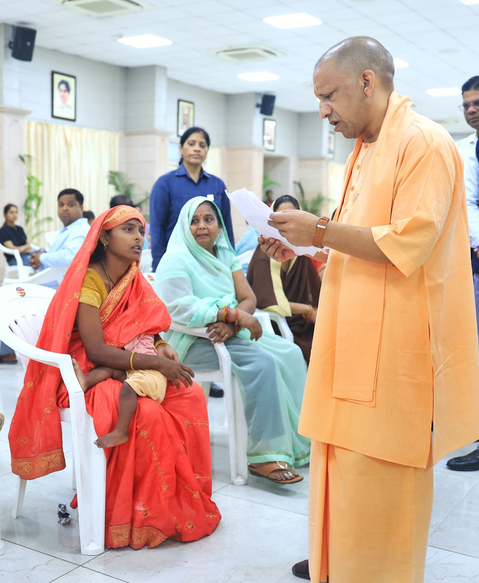 मुख्यमंत्री ने सोमवार को लखनऊ में किया 'जनता दर्शन'