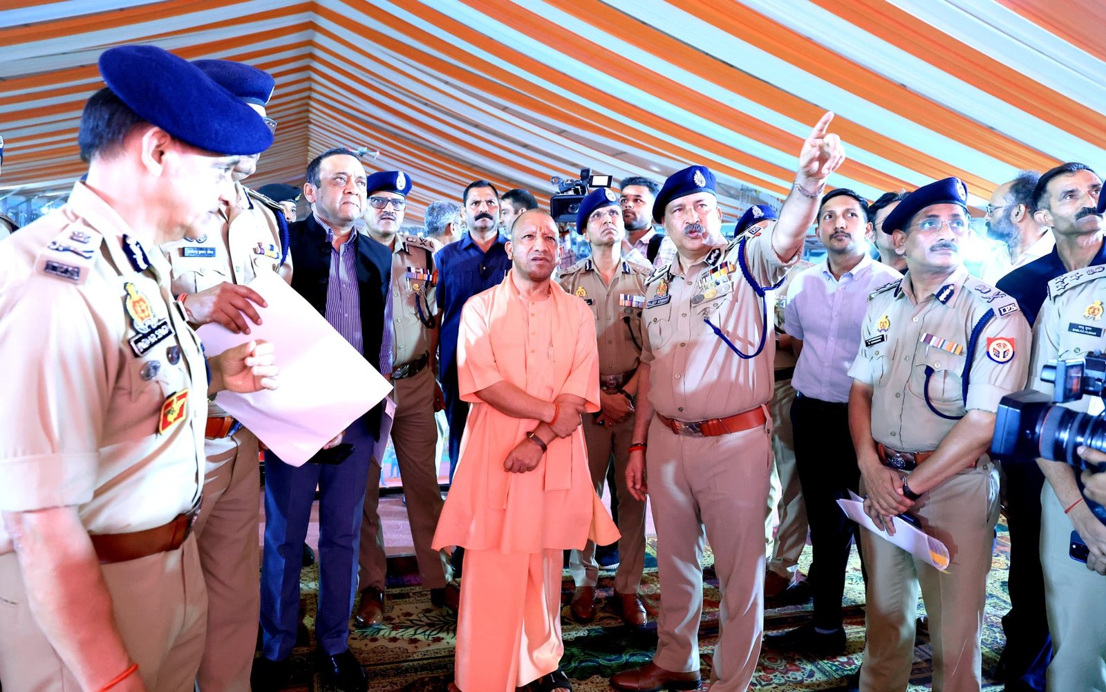 सीएम योगी ने डिफेंस एक्सपो मैदान का किया निरीक्षण, पुलिस भर्ती के अभ्यर्थियों को वितरित किये जाएंगे नियुक्ति पत्र