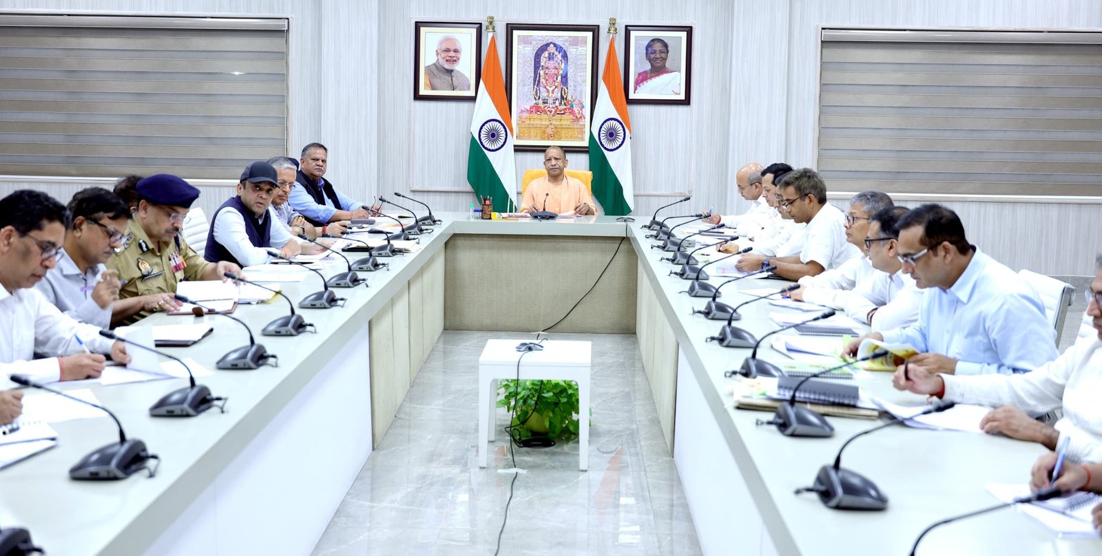 मुख्यमंत्री का निर्देश, सभी जिलों में गठित हो सिविल डिफेंस इकाई, सभी कार्यालयों में तैनात करें पब्लिक ग्रीवांस ऑफिसर