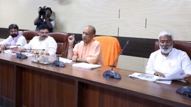 सीएम योगी ने विकास कार्यों एवं कानून व्यवस्था की समीक्षा बैठक में अधिकारियों को दिए आवश्यक दिशा-निर्देश