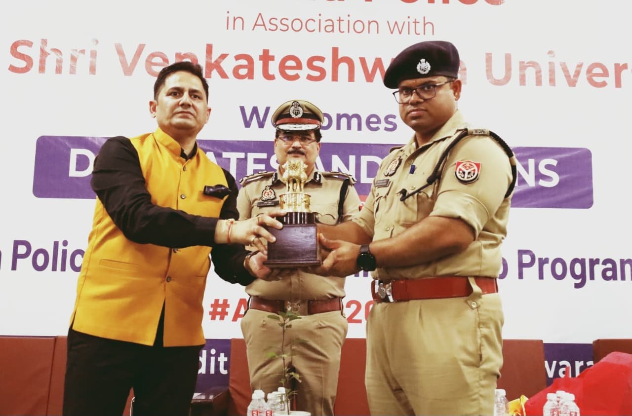 सीएम योगी के नेतृत्व में अमरोहा पुलिस साइबर सुरक्षा इंटर्नशिप द्वारा देश और प्रदेश के छात्रों को दे रही साइबर अपराध रोकने के टिप्स