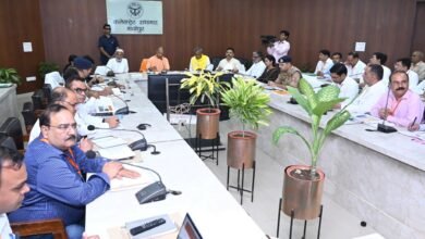 मुख्यमंत्री योगी आदित्यनाथ ने गाजीपुर में की समीक्षा बैठक