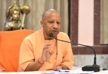 उत्तर प्रदेश सरकार ने अंतरराज्यीय अवैध रेत खनन और बिक्री रोकने के लिए सख्त कदम उठाए हैं। योगी आदित्यनाथ के विजन के तहत भूतत्व एवं खनिकर्म विभाग ने मध्य प्रदेश, बिहार और उत्तराखंड के साथ संयुक्त प्रवर्तन तंत्र बनाने की पहल की है। वैध ट्रांजिट पास के साथ आईएसटीपी अनिवार्य किया जा रहा है। रियल-टाइम डिजिटल प्लेटफॉर्म से निगरानी बढ़ेगी, राजस्व में वृद्धि होगी और गंगा बेसिन के पर्यावरण संरक्षण को मजबूती मिलेगी।