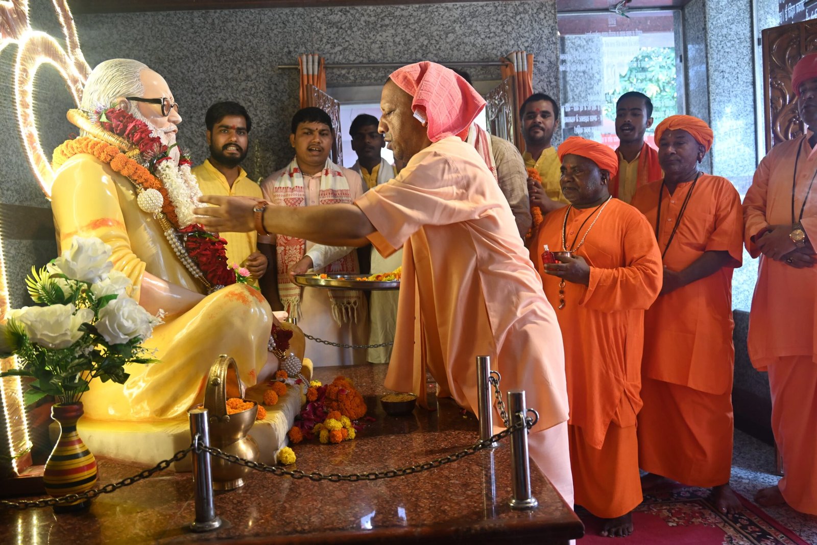 गुरु पूर्णिमा पर सीएम योगी ने किया महायोगी गोरखनाथ का विशिष्ट पूजन