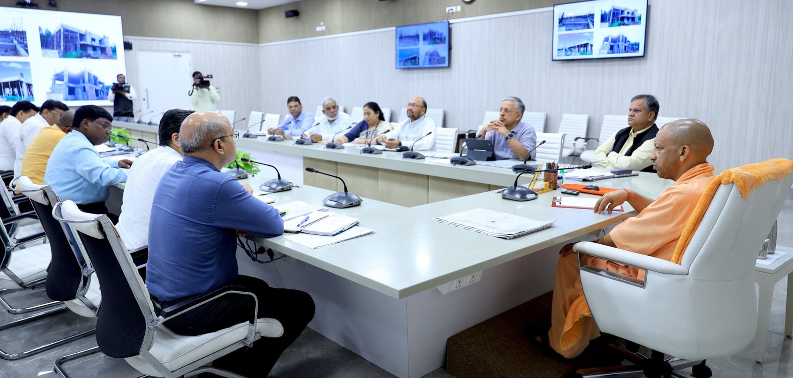 पूर्णकालिक रजिस्ट्रार, परीक्षा नियंत्रक और वित्त नियंत्रक की नियुक्ति तत्काल हो, शिक्षक और लिपिकीय संवर्ग में नियुक्ति प्रक्रिया में देर न हो: मुख्यमंत्री