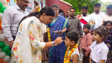 राज्यभर के विद्यालयों में बच्चों का हुआ पारंपरिक स्वागत