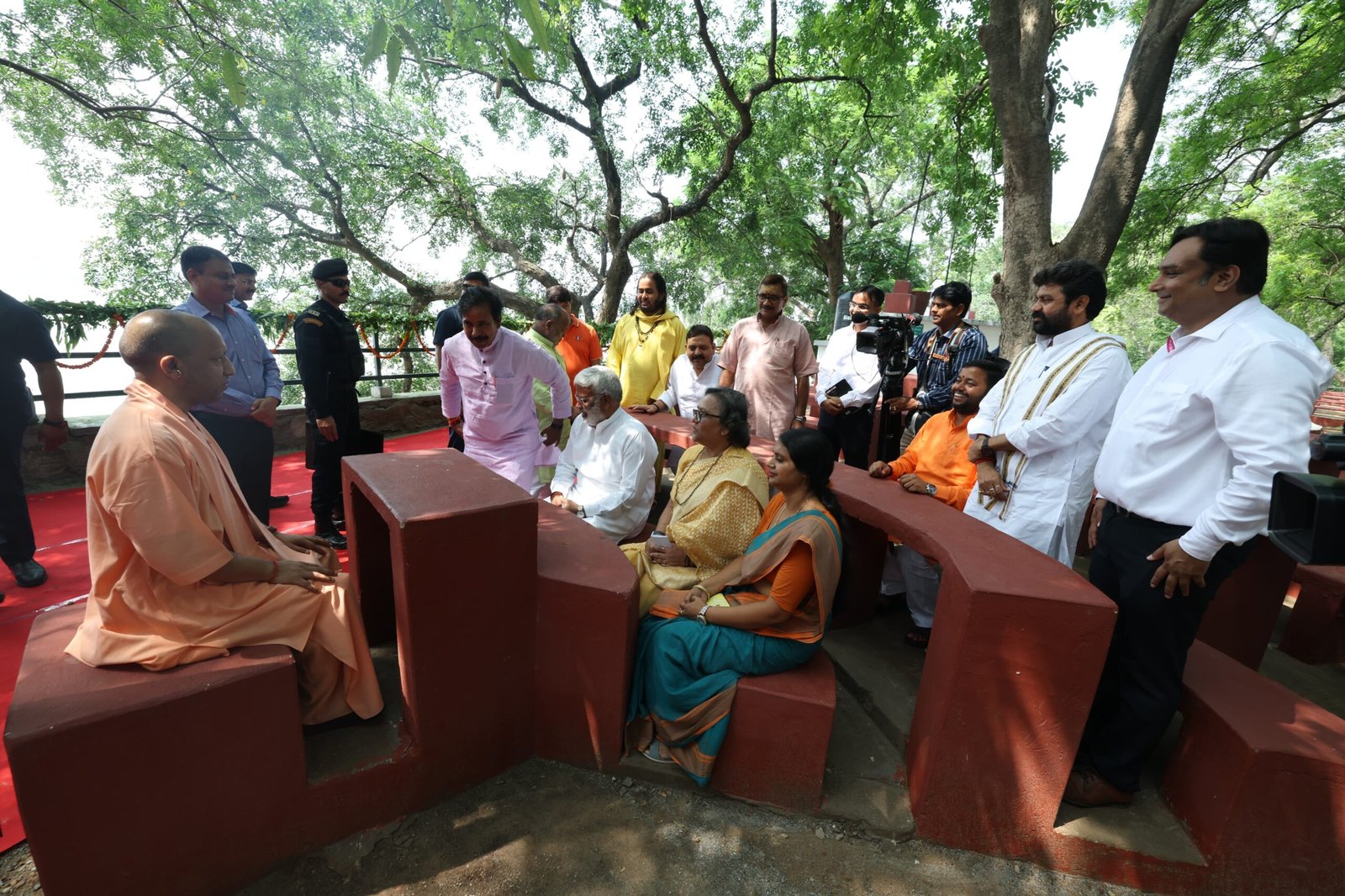 ...जब सीएम योगी बने टीचर, मंत्रीगण बने स्टूडेंट, पढ़ाया पर्यावरण संरक्षण का पाठ