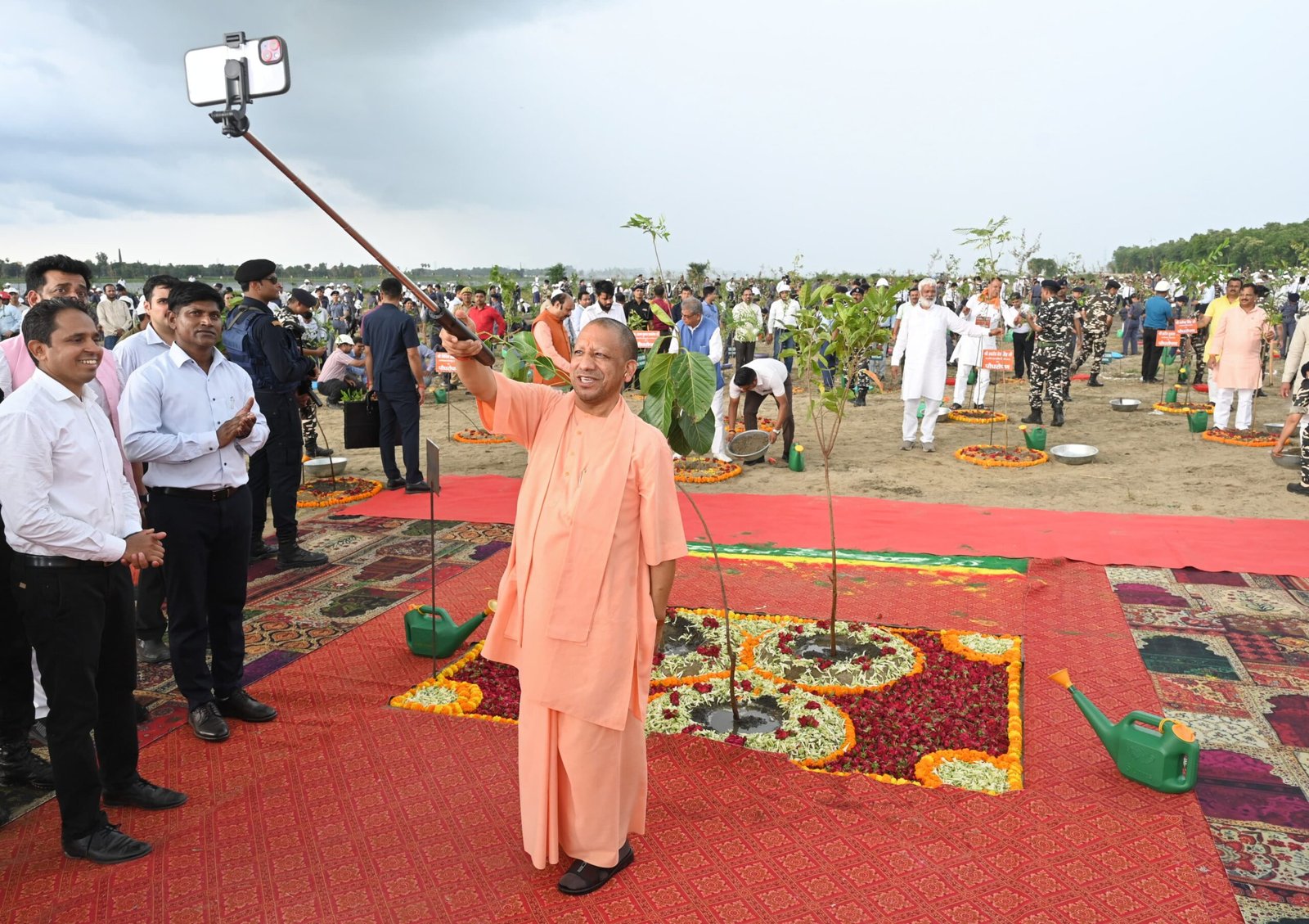 एक पेड़ मां के नाम 2.0:योगी सरकार ने रचा इतिहास, अब तक सर्वाधिक पौधरोपण का कीर्तिमान