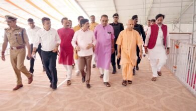 मुख्यमंत्री योगी आदित्यनाथ ने किया प्रधानमंत्री के प्रस्तावित जनसभा स्थल का निरीक्षण