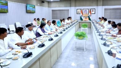 मुख्यमंत्री योगी आदित्यनाथ ने बुधवार को लखनऊ मंडल के जनप्रतिनिधियों के साथ की संवाद बैठक