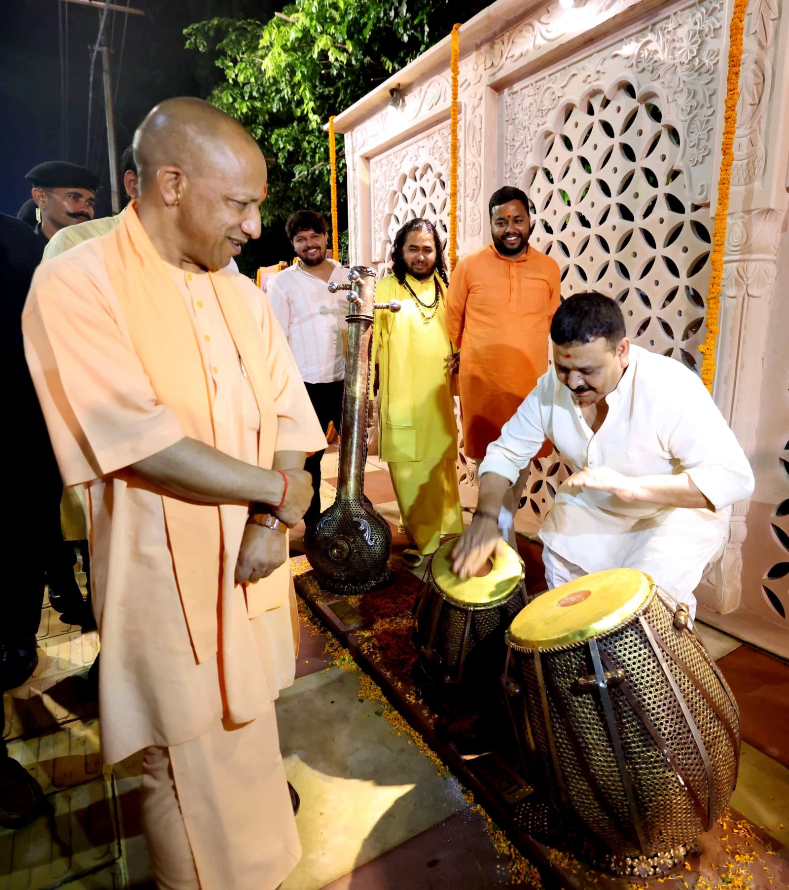 सीएम योगी ने केंद्रीय कारागार के पास बने "संगीत पाथवे का किया स्थलीय निरीक्षण