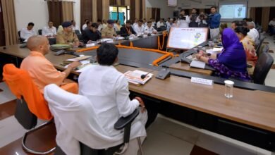 सीएम योगी ने की विकास कार्यों व कानून व्यवस्था की समीक्षा