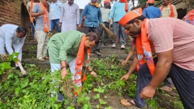 भाजपा क्षेत्रीय अध्यक्ष दिलीप पटेल ने सेवापुरी विधानसभा अन्तर्गत कालिका धाम मंडल में स्वच्छता कार्यक्रम में किया सहभाग